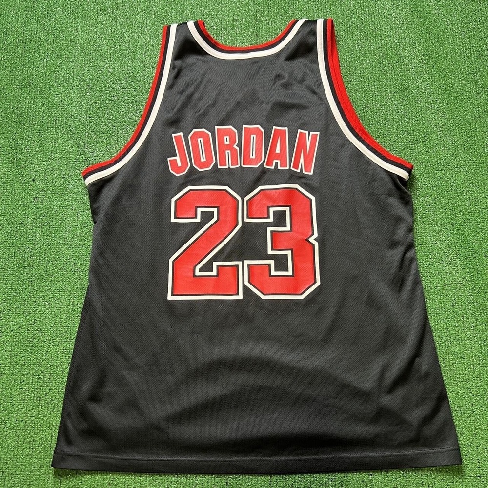 VTG NBA Michael Jordan #23 Chicago Bulls jersey Men's XL 48 Black Champion Tank - Picture 2 of 6